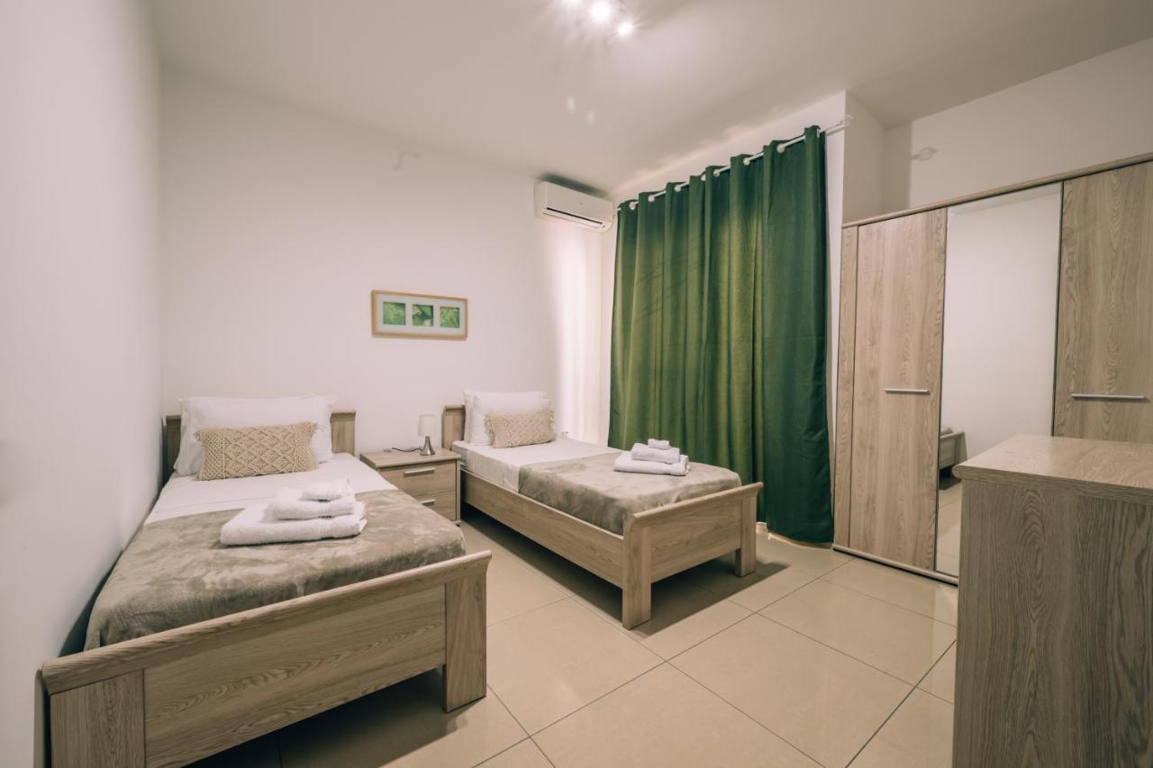 Apartment Crimson Court